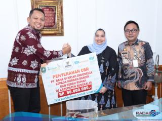 Bupati Kasmarni Terima CSR Korban Banjir dan Bedah Rumah