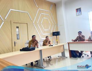 Bidang IKP Diskominfotiks Rohil Gelar Rapat Redaksi, Juliandra: Tingkatkan Kualitas Kerja dan Sampaikan Informasi Fakta