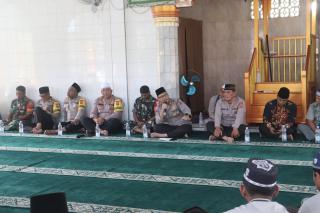 Jumat Curhat, Kapolres Langkat Kunjungi Masjid Raya Jamik Nasrullah Imbau Jaga Kedamaian Pilkada 2024Â 