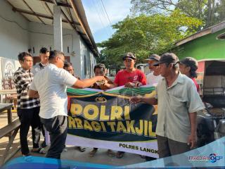 Sat Res Narkoba Polres Langkat Mempererat Hubungan dengan Masyarakat Lewat Program Polri Berbagi Takjil