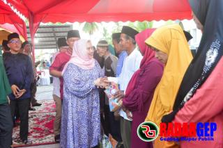 Kembali, Bupati Kasmarni Serahkan Bantuan Kepada Masjid, Anak Yatim dan Dhuafa
