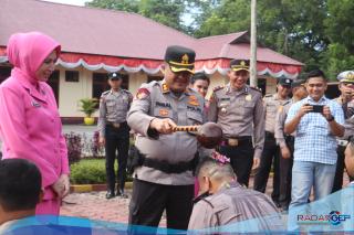 Wakapolres Langkat Pimpin Upacara Kenaikan Pangkat Personel dari Perwira Hingga Bintara