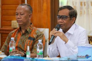 Pj Bupati Kampar Dampingi Menko polhukam Bersama Seluruh Civitas akademika se-provinsi Riau