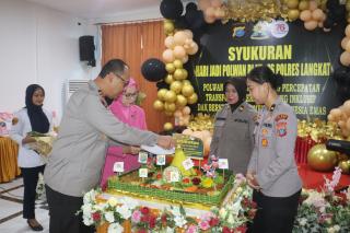 Hadiri Syukuran HUT Polwan Ke-76, Ini Pesan Kapolres Langkat Pada Seluruh Personel Polwan