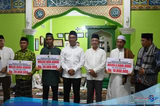 Wabup Rohil Serahkan Bantuan 3 Rumah Ibadah Pada Safari Ramadhan di Panipahan