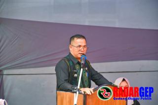 Plt. Sekda Kampar Azwan Serahkan Bantuan PMT Anak Stunting Dari PT. Texcal Mahato