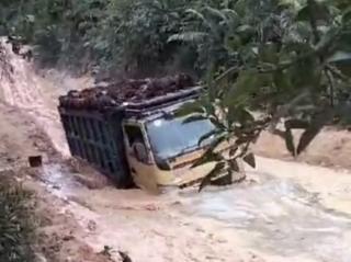 Jalan Rusak Parah, Ekonomi Lumpuh Total, Warga Minta Perhatian Pemda Kampar