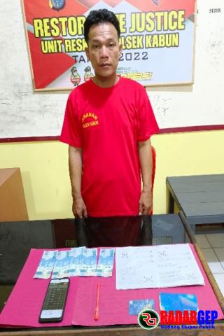 Kapolsek Kabun Gerak Cepat Ungkap Judi Togel Online di Pasar Kabun