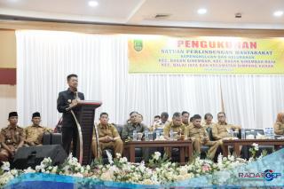 Bupati Rohil Afrizal Sintong mengajak masyarakat Kepenghuluan Labuhan Tangga Besar untuk mensukseskan Pemilu yang akan diselenggarakan pada hari Rabu 14 Februari 2024. Hal tersebut disampaikan Bupati pada kegiatan penyerahan bantuan sembako untuk warga terdampak banjir di tiga RT Kepenghuluan Labuhan Tangga Besar Kecamatan Bangko, Rohil, Provinsi Riau, Senin (12/02/2024).  Banjir yang melanda daerah Rohil dikatakan Bupati sangat besar dan meluas hingga ke 11 Kecamatan. Ada sekitar 42.000 KK yang terdampak banjir. Namun bantuan untuk warga yang terdampakÂ banjir belum semua bisa tersalurkan, ada sekitar 18.000 KK lagi." Banjir tahun ini yang melanda Rohil cukup besar, mengakibatkan 42.000 KK terdampak banjir. Kemarin sebagian besar bantuan itu sudah tersalurkan, jadi ada sekitar 18.000 KK lagi yang belum tersalurkan. Karena cukup banyak jadi dibagikan bertahap. Kemarin ada beberapa kecamatan yang bantuannya di dahulukan karena mereka sudah mengungsi dan wilayahnya terdampak banjir 100 p