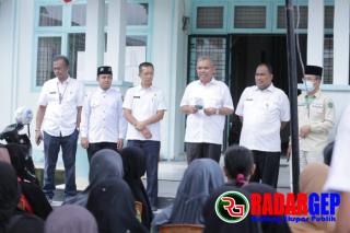 Pj Bupati Kampar Buka Secara Resmi Operasi Pasar Di Desa Salo