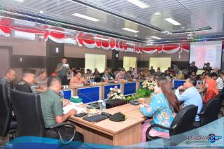 Sebagai Komandan Upacara Pada HUT Riau Ke 66 Di Kantor Gubernur